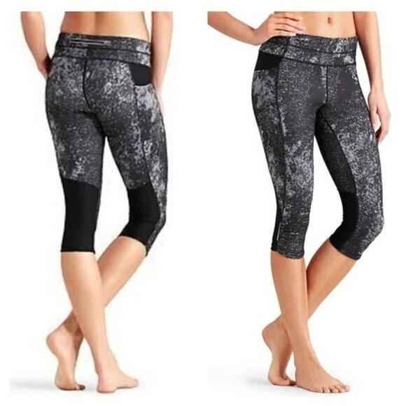 Athleta Splatter Black & White Be Free Knicker Cropped Athletic Pants S - Picture 1 of 6
